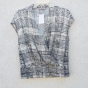 Black & White Pattern V Neck Top